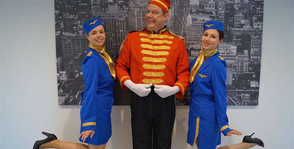 Hostesses - stewardesses - piccolo