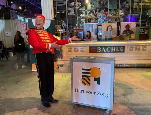 Host op de beursvloer bij Hart voor Zorg in Alkmaar